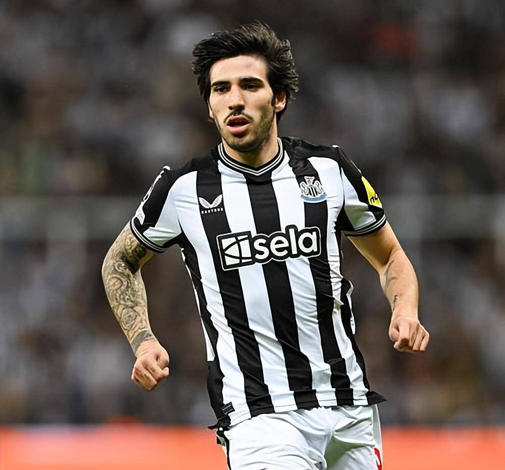 25岁英超顶级中场考虑回归意甲？尤文紧追，米兰或成梦想出发地